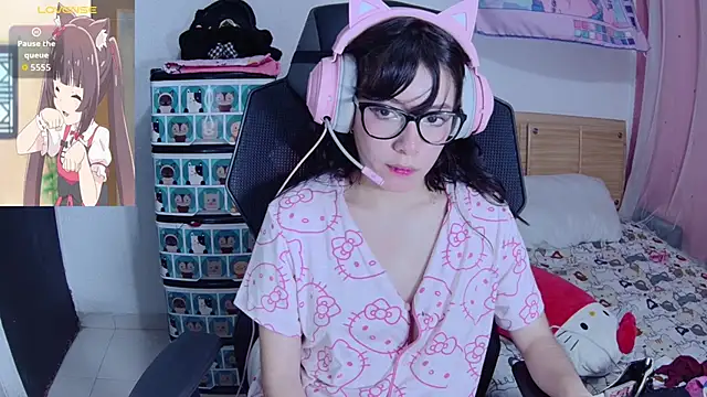 Snapshot of Yuna_pinkk chatting on 22, 10, 2025 Yuna pinkk online show from 22, 10, 2025