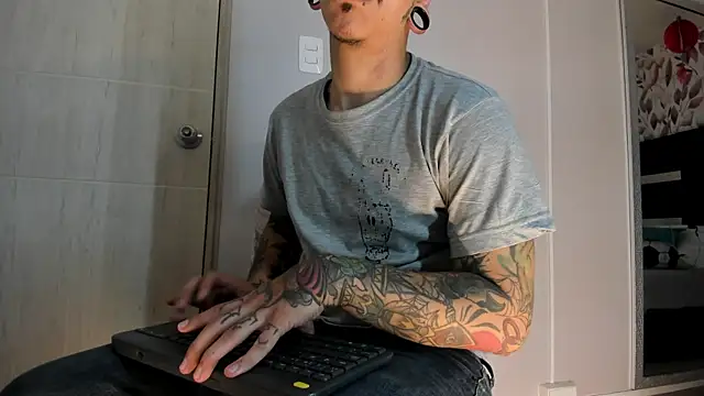 Snapshot of kaletattoo chatting on 12, 7, 2026 kaletattoo online show from 12, 7, 2026