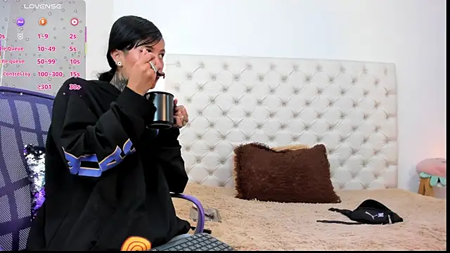 esmeralda06 online show from 17, 4, 2026