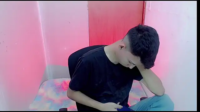 Snapshot of Alexxx_lov chatting on 4, 2, 2025 Alexxx lov online show from 4, 2, 2025