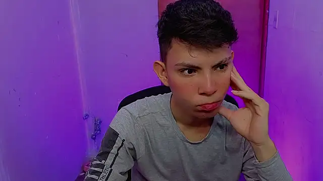 Snapshot of Alexxx_lov chatting on 24, 2, 2026 Alexxx lov online show from 24, 2, 2026