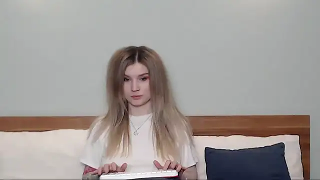 Chloe Addison online show from 27, 1, 2025