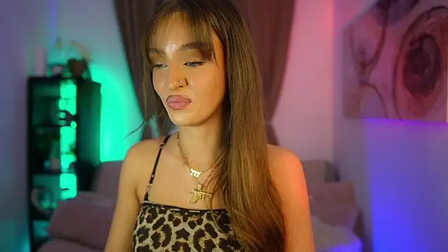 Clara Nia online show from 8, 10, 2025