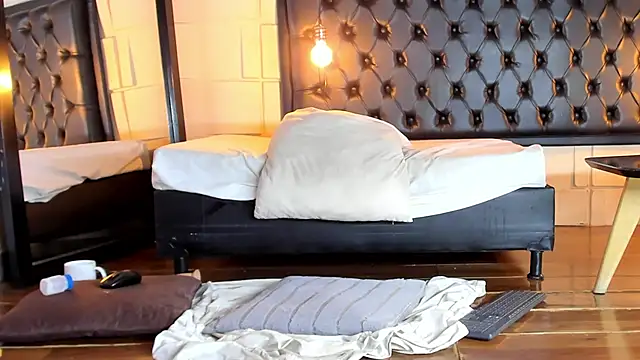 SamanthaMilann online show from 19, 2, 2025