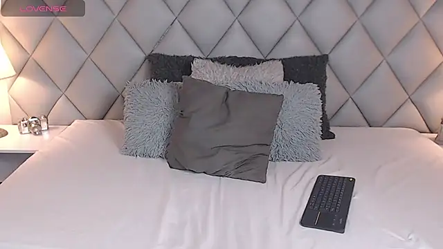 LalyCastro online show from 6, 3, 2025