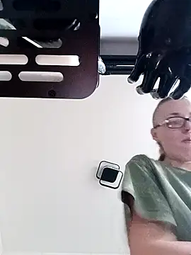 Snapshot of Astrid-Gilbert chatting on 3, 2, 2025 Astrid-Gilbert online show from 3, 2, 2025