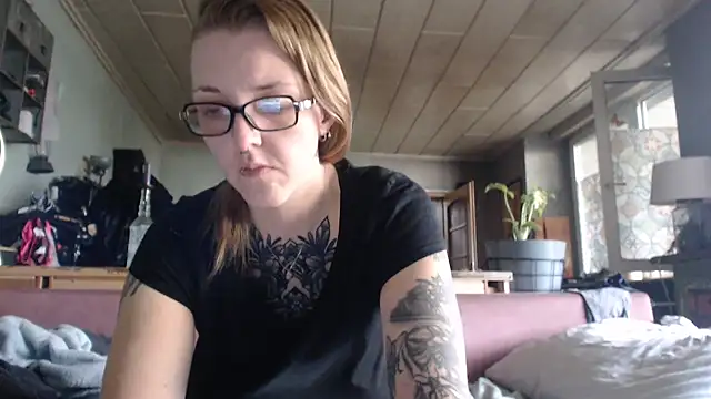 Snapshot of Astrid-Gilbert chatting on 21, 2, 2025 Astrid-Gilbert online show from 21, 2, 2025