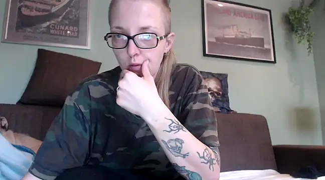 Snapshot of Astrid-Gilbert chatting on 26, 2, 2025 Astrid-Gilbert online show from 26, 2, 2025