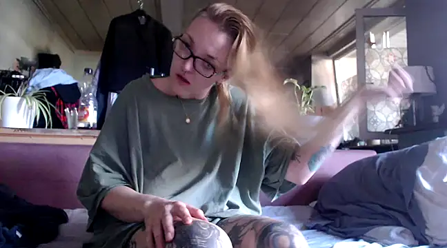 Snapshot of Astrid-Gilbert chatting on 5, 3, 2025 Astrid-Gilbert online show from 5, 3, 2025