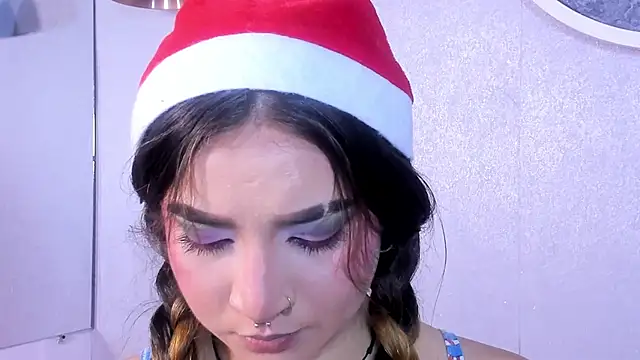 Shanntal  online show from 7, 11, 2025