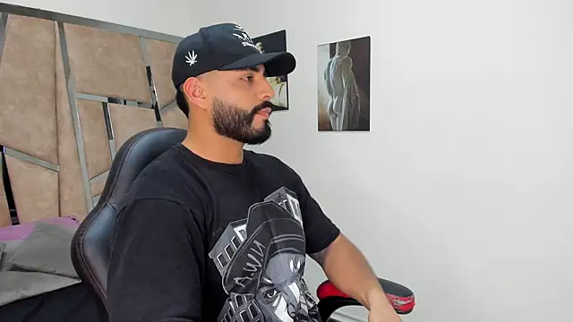 Snapshot of LeandroRusso chatting on 26, 2, 2025 LeandroRusso online show from 26, 2, 2025