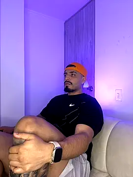 Snapshot of LeandroRusso chatting on 10, 9, 2025 LeandroRusso online show from 10, 9, 2025