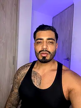 Snapshot of LeandroRusso chatting on 8, 11, 2025 LeandroRusso online show from 8, 11, 2025