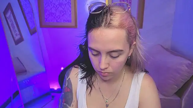 Hela v online show from 15, 1, 2026