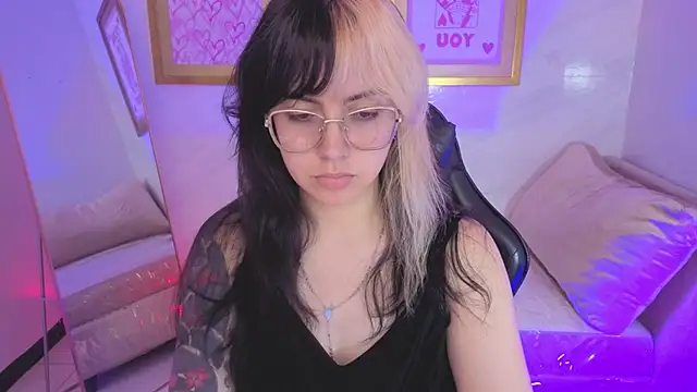 Snapshot of Hela_v chatting on 10, 2, 2026 Hela v online show from 10, 2, 2026