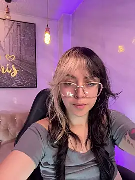 Snapshot of Hela_v chatting on 5, 3, 2026 Hela v online show from 5, 3, 2026