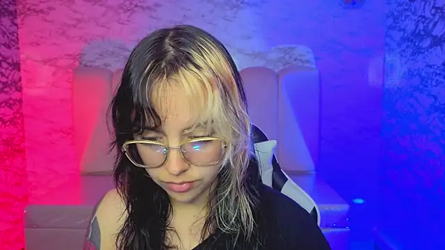 Snapshot of Hela_v chatting on 21, 3, 2026 Hela v online show from 21, 3, 2026