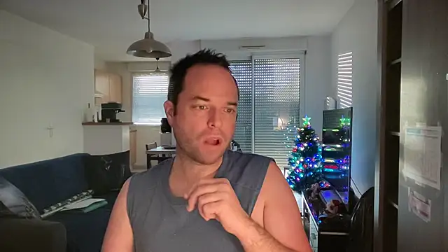 Snapshot of Funnyjul31 chatting on 21, 12, 2025 Funnyjul31 online show from 21, 12, 2025