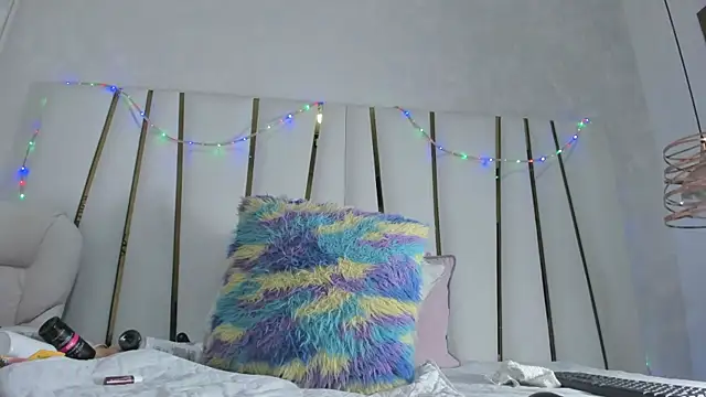 violet gray  online show from 20, 11, 2025