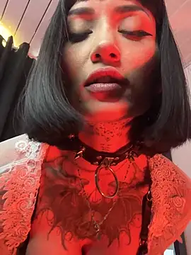 IsisRaichuu  online show from 19, 9, 2025