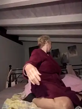 divinaerotica online show from 15, 4, 2026