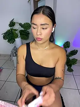 Snapshot of meli_ortiz_ chatting on 29, 4, 2026 meli ortiz online show from 29, 4, 2026