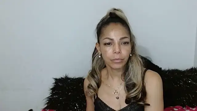 Lunasquirt1985 online show from 24, 10, 2025