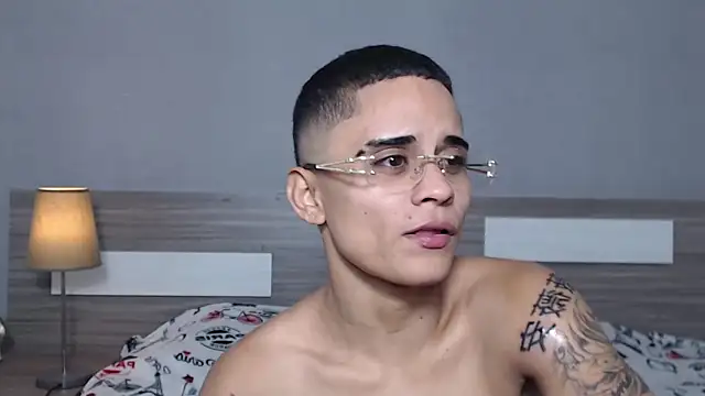 Liiamthompson online show from 9, 10, 2025