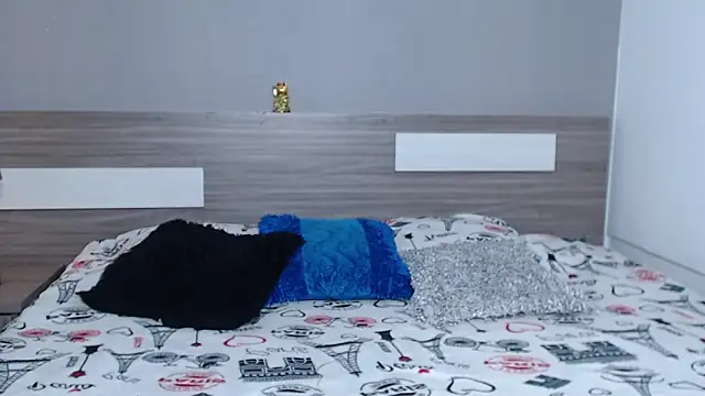 Liiamthompson online show from 10, 10, 2025