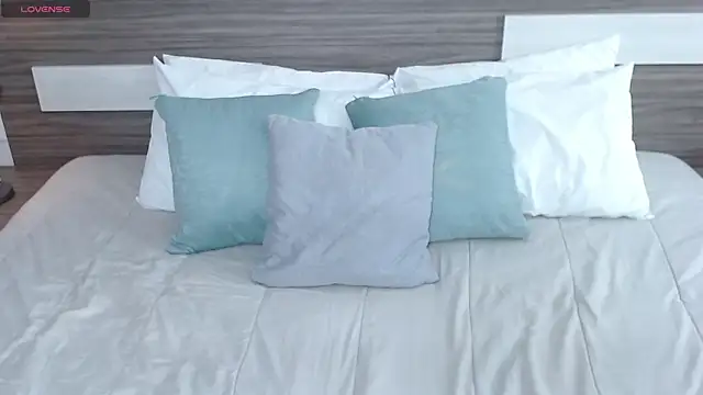 Liiamthompson online show from 19, 1, 2026