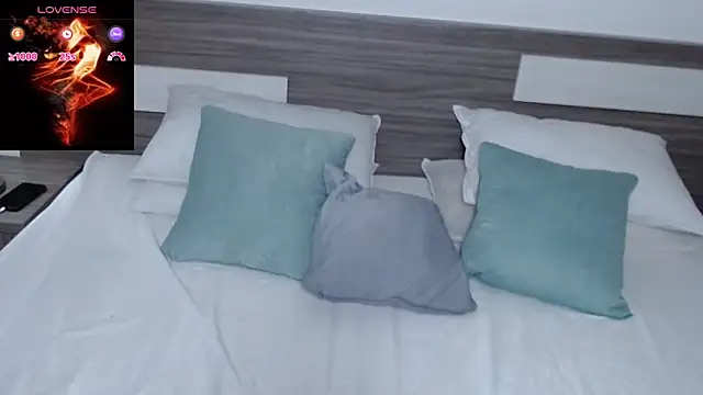 Liiamthompson online show from 15, 3, 2026