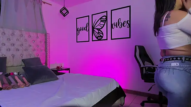 nicolee millerr online show from 13, 4, 2026