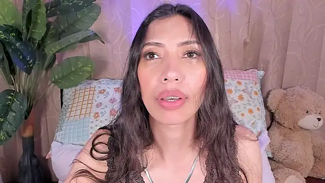 Snapshot of Miss_veronicaa2 chatting on 6, 7, 2026 Miss veronicaa2 online show from 6, 7, 2026