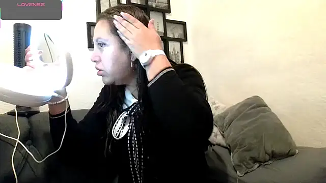 MirandaLatinaLovely online show from 7, 3, 2026