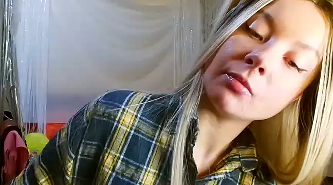 Snapshot of TwerkingCheerleader chatting on 6, 3, 2025 TwerkingCheerleader online show from 6, 3, 2025