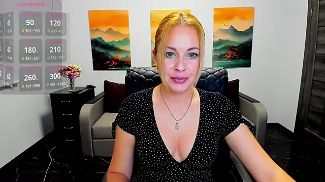 Snapshot of Mira_Whites chatting on 21, 11, 2025 Mira Whites online show from 21, 11, 2025