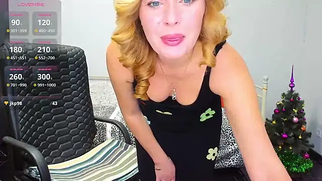 Snapshot of Mira_Whites chatting on 16, 12, 2025 Mira Whites online show from 16, 12, 2025