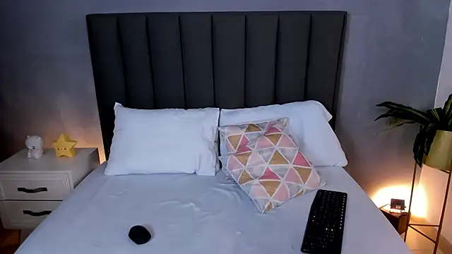 alessia leroy online show from 3, 3, 2025