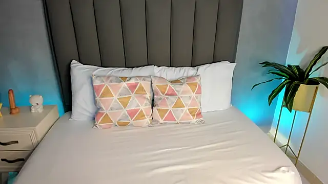 alessia leroy online show from 13, 3, 2025