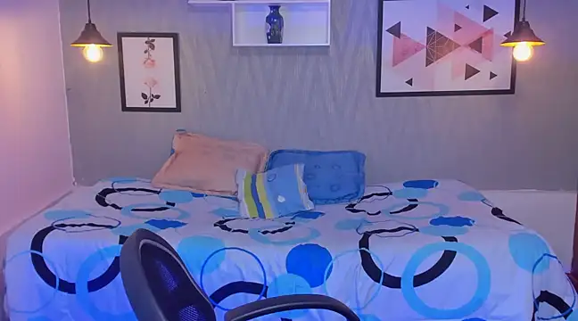 Nohemi louse online show from 20, 2, 2025