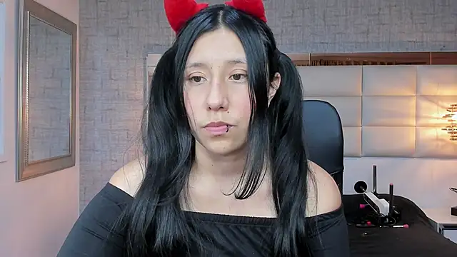 Nohemi louse online show from 14, 10, 2025