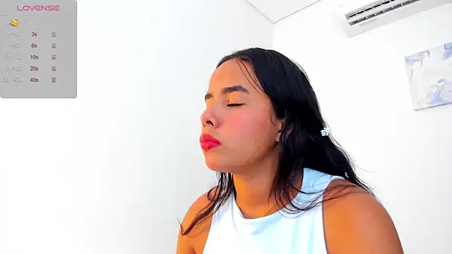 Snapshot of Roxy_Stonee chatting on 3, 2, 2026 Roxy Stonee online show from 3, 2, 2026