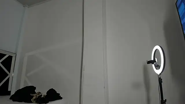 Annyrosee online show from 8, 2, 2025