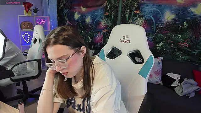 Snapshot of kaisajenner chatting on 2, 2, 2025 kaisajenner online show from 2, 2, 2025