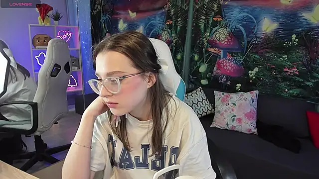 Snapshot of kaisajenner chatting on 3, 2, 2025 kaisajenner online show from 3, 2, 2025