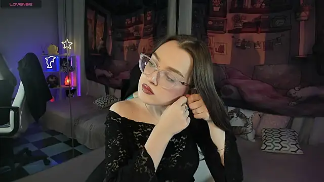 Snapshot of kaisajenner chatting on 4, 3, 2025 kaisajenner online show from 4, 3, 2025