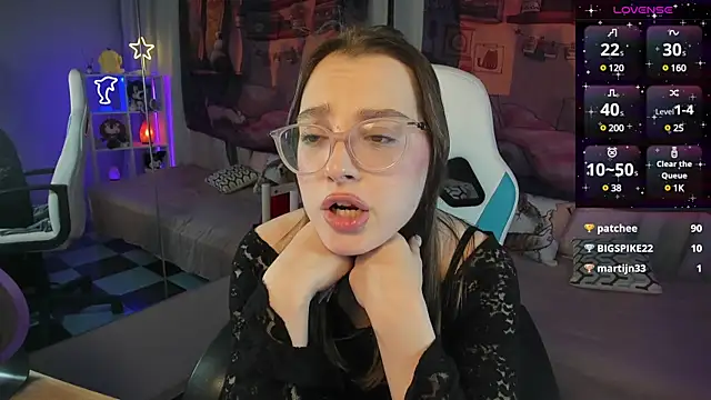 Snapshot of kaisajenner chatting on 4, 3, 2025 kaisajenner online show from 4, 3, 2025