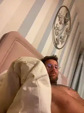 Jamesdeanmcqueen online show from 5, 2, 2025