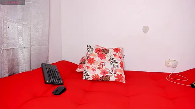 Snapshot of curly_sweett1 chatting on 18, 2, 2025 curly sweett1 online show from 18, 2, 2025