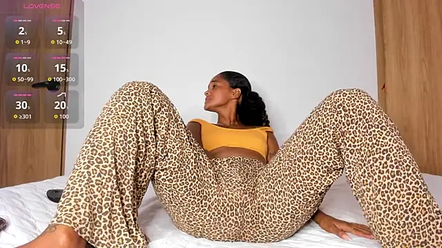 Snapshot of curly_sweett1 chatting on 12, 9, 2025 curly sweett1 online show from 12, 9, 2025